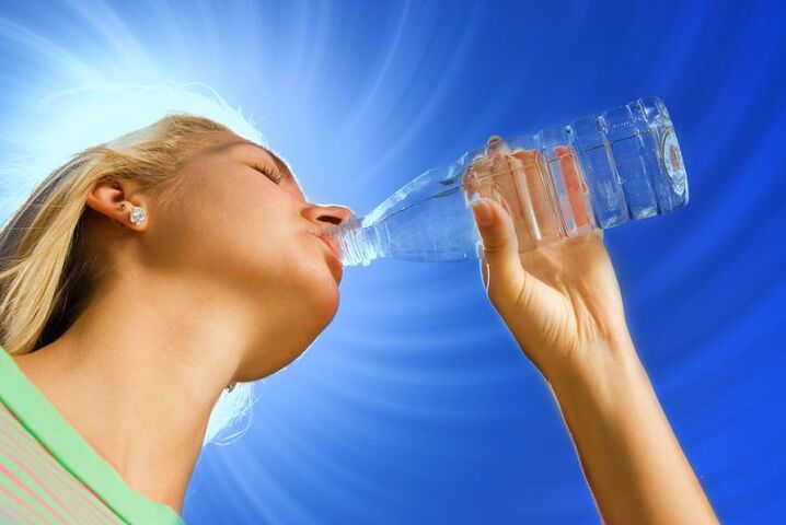 pag-inom sa fluid sa panahon sa pag-inom sa pagkaon